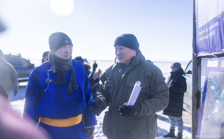 Баруун-Урт сумаас Бичигтийн боомт хүртэл хатуу хучилттай авто замаар холбосноор Монгол Улсын далайд гарах хамгийн дөт гарц нээгдэнэ
