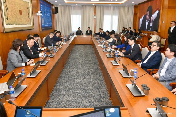 “Мэдээллийн технологийн үйлдвэрлэлийг дэмжих тухай хуулийн хэрэгжилт” сэдэвт хэлэлцүүлэг болов