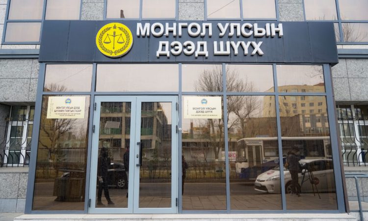 Иргэн П нь  13 болон 14 настай хүүхдүүдийг худалдаасан гэмт хэрэг үйлдсэн гэж Улсын дээд шүүх үзжээ