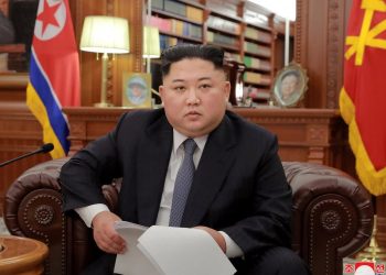 Ким Жон Ун ажилгүй сайдаа үхэр тэргэнд хөллөсөн ямаатай зүйрлэв