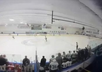 Род Айландын хоккейн тэмцээний үеэр буудлага гарч 3 хүн буудуулж нас баржээ