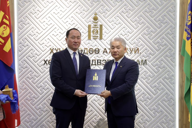 Яамаа нүүлгэж тоглодог сайдууд Өмнөх зардал, шинэ шилжилтийн санхүүжилт хэн хариуцах вэ?