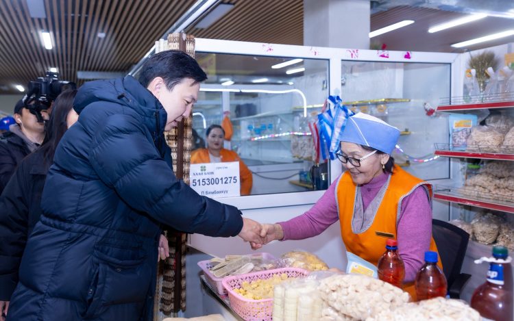 “Архангайд үйлдвэрлэв” ОНӨААТҮГ нь өрхийн үйлдвэрлэл, бичил бизнес эрхлэгчдийг түрээсийн уян хатан нөхцөлөөр дэмжиж, ахмад настан, хөгжлийн бэрхшээлтэй иргэдийг ажлын байраар хангаж буй орон нутгийн сайн жишээ болжээ.