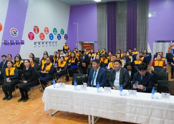 Боловсролын сайд П.Наранбаяр Өвөрхангай аймгийн  сургалтын байгууллагуудын үйл ажиллагаатай танилцлаа