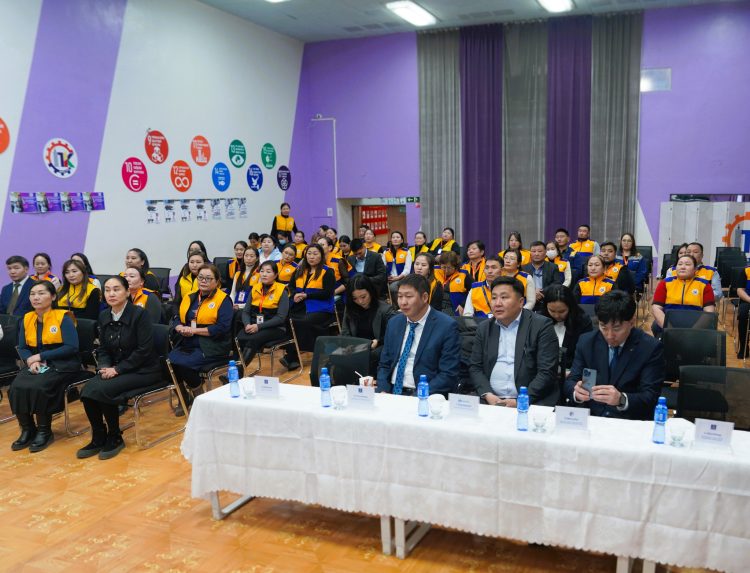 Боловсролын сайд П.Наранбаяр Өвөрхангай аймгийн  сургалтын байгууллагуудын үйл ажиллагаатай танилцлаа