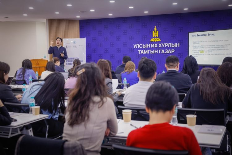 Хуулийн төсөл боловсруулагчийн сургалтыг хууль зүйн салбарын нэр хүндтэй эрдэмтэн, судлаачид болон мэргэшсэн, туршлагатай хуульчид удирдан явуулж байна