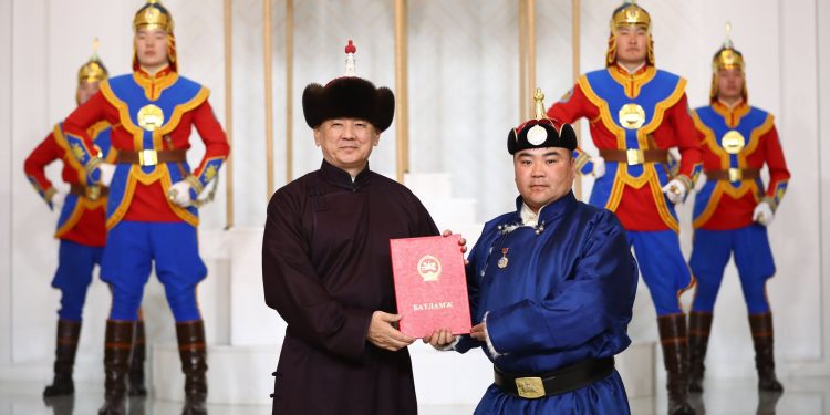 Шагайн харваачдад улсын цол олголоо