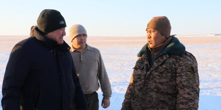 Цэргийнхэн өвөлжилт хүндэрсэн Халхгол суманд найм дахь өдрөө ажиллаж байна