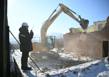 “Сэлбэ 20 минутын хот” төслийн газар чөлөөлөлтөөр өндөр төвөгшилтэй объектыг буулгаж, нураах ажлыг эхлүүллээ