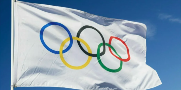 Олимпын далбааг залах тамирчдын нэрсийг зарлажээ