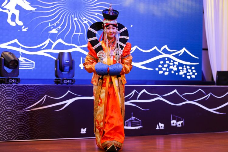 Гал морин жилийн үндэсний хувцасны загварын чиг хандлагыг тодорхойлох “Минимал дээл” шоу боллоо