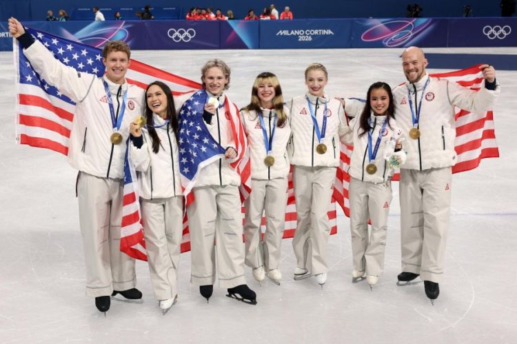 Уран гулгалтын багийн төрөлд АНУ түрүүлжээ