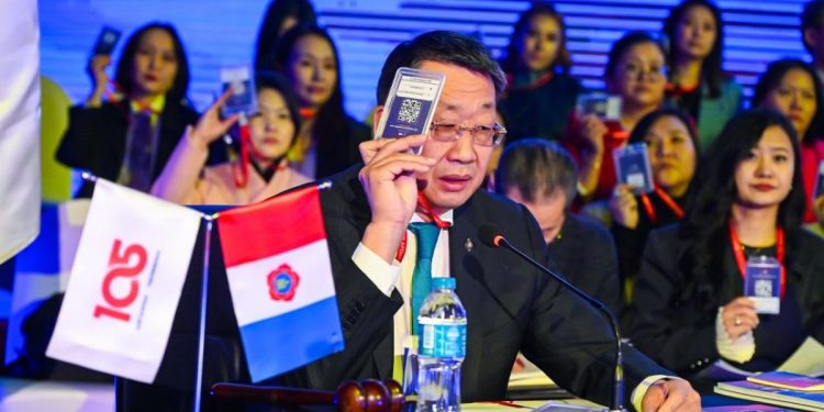 МАН-ын Бага хурлыг Л.Энх-Амгалан даргалж, нийт 7 асуудал хэлэлцэж байна