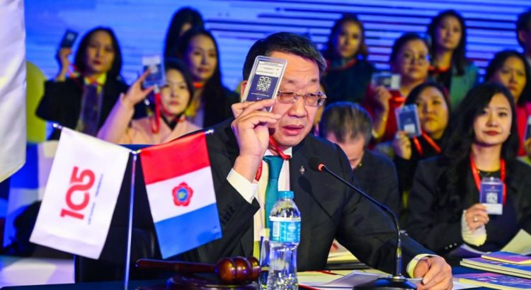 МАН-ын Бага хурлыг Л.Энх-Амгалан даргалж, нийт 7 асуудал хэлэлцэж байна