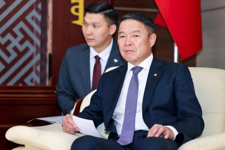 Батлан хамгаалахын сайд Д.Батлут: Батлан хамгаалах салбар,зэвсэгт хүчинд улс төрийн оролцоотой нэг ч томилгоо хийхгүй