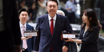 Өмнөд Солонгосын Ерөнхийлөгч асан Юн Сук Ёль бүх насаар нь шоронд хоригдох ялаар шийтгэгдлээ