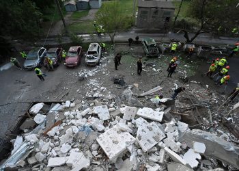 Дипломат итгэл буурч байгааг Зеленский анхаарууллаа