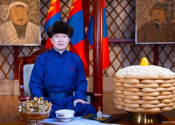 Монгол Улсын Их Хурлын дарга Н.Учрал “Сүрээр дарагч” хэмээх гал улаан морин жилийн Сар шинийн мэндчилгээ дэвшүүллээ