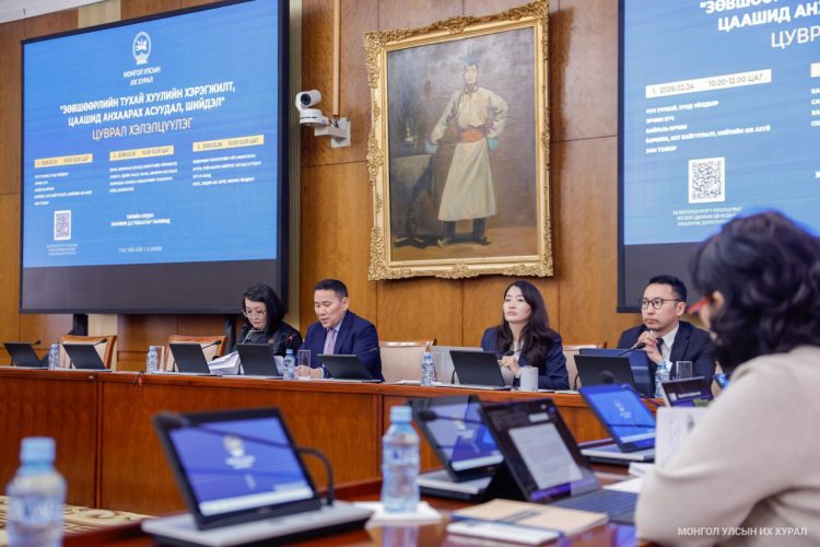 Зөвшөөрөл гэж нэрлээгүй ч бизнес эрхлэхэд иргэдээс шаарддаг 1000 гаруй баримт бичиг хүнд суртал үүсгэж байна