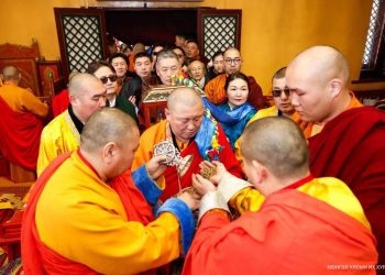 Очирдара шүтээнд мандал өргөж, төр түмний буян заяаг даатгалаа