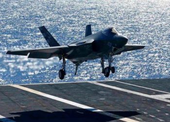 АНУ-ын хөлөг рүү ойртсон Ираны дроныг буудаж унагаажээ