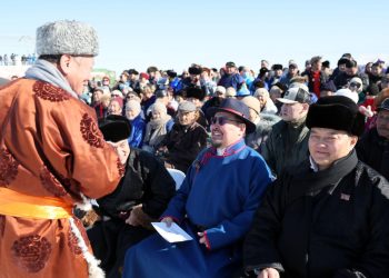 Ерөнхий сайд Г.Занданшатар Өмнөговь аймагт ажиллах үеэрээ “Түмэн тэмээний баяр”-т оролцож, үг хэллээ