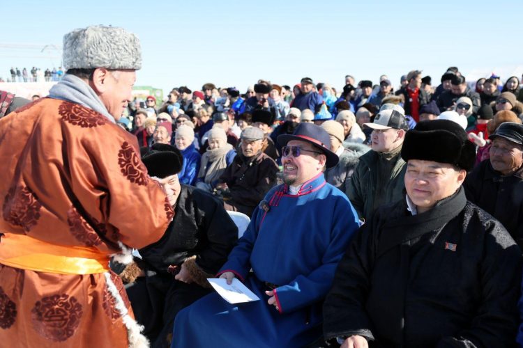 Ерөнхий сайд Г.Занданшатар Өмнөговь аймагт ажиллах үеэрээ “Түмэн тэмээний баяр”-т оролцож, үг хэллээ