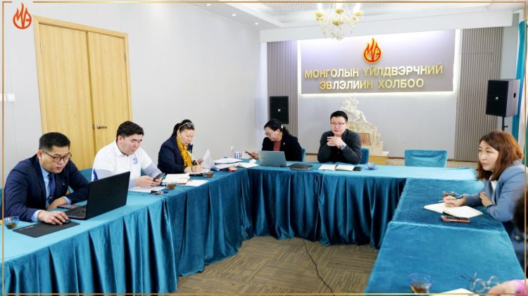 Багш, эмч нарын төлөөлөл шаардлагатай тохиолдолд тэмцлийн хурц хэлбэрт шилжиж, зохион байгуулалттай арга хэмжээнүүдийг авч хэрэгжүүлнэ гэв