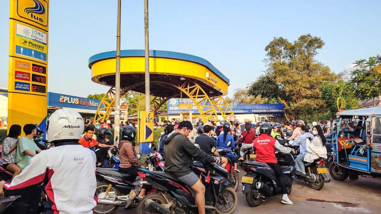 Шатахууны хямрал дэлхийн улс орнуудыг доргиож байна