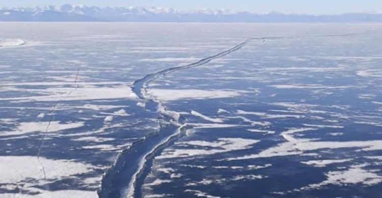 Температурын огцом өөрчлөлт нь гол нуурын мөсөнд хар, цагаан хил үүсгэхэд нөлөөлдөг