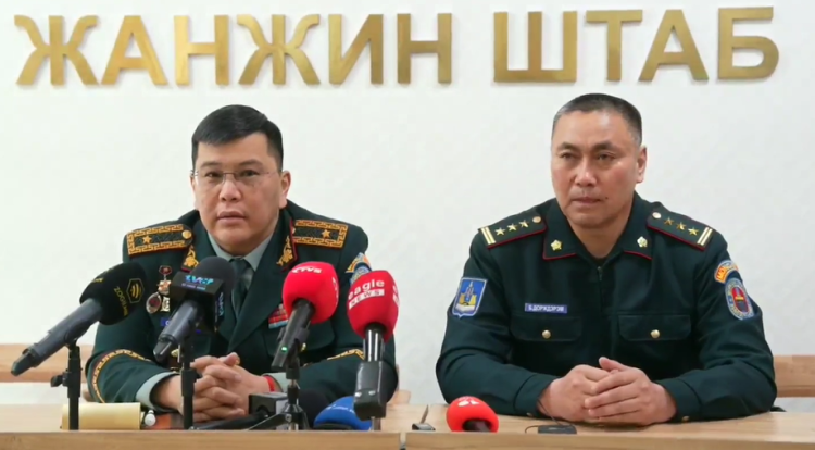 Хугацаат цэргийн алба хаагчид хоорондоо зөрчилдөж, нэг нь бэртжээ