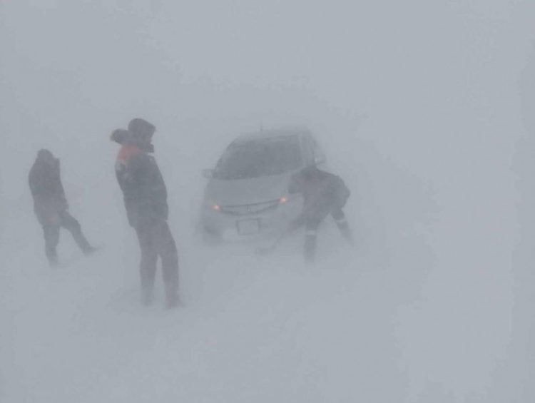  30-нд төвийн аймгуудын нутгийн хойд хэсгээр, 31-нд нутгийн зүүн хэсгээр, 4 сарын 1-2-нд говь, талын нутгаар салхи, шуургатай байна