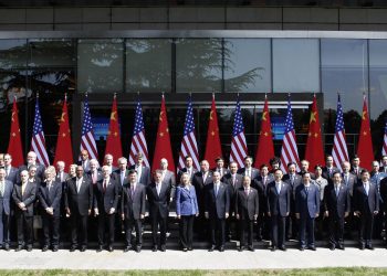 АНУ, Хятадын эдийн засгийн хэлэлцээ Парист эхэллээ