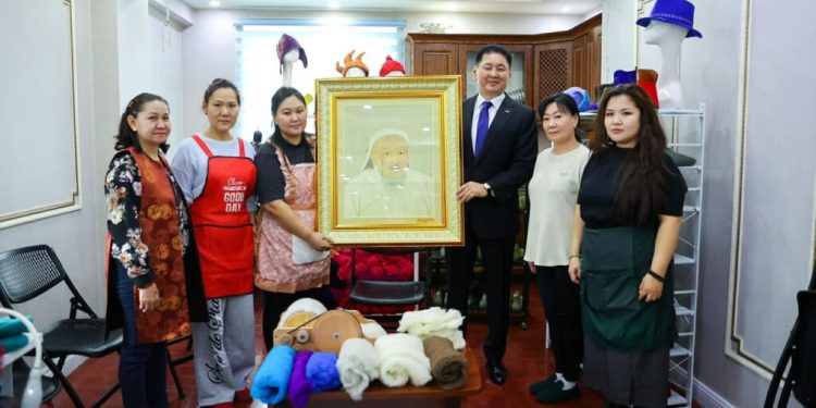 “Цагаан алт” хөтөлбөрийн хүрээнд өрхийн үйлдвэрлэлийг бүх талаар дэмжинэ