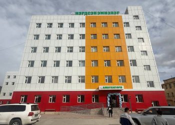 БАЯН-ӨЛГИЙ АЙМГИЙН НЭГДСЭН ЭМНЭЛЭГ 100 ОРТОЙ ШИНЭ БАРИЛГАА АШИГЛАЛТАД ОРУУЛЛАА