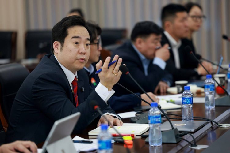 ЭНЭ ЖИЛ 94.1 КМ ЯВГАН БОЛОН ДУГУЙН ЗАМ ТАВИХААР ТӨЛӨВЛӨЖ БАЙНА