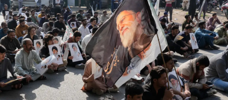 Ираныг гурван хүний бүрэлдэхүүнтэй зөвлөл түр удирдана