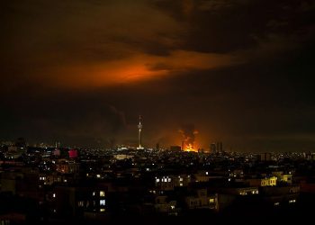 АНУ–Ираны мөргөлдөөн: Дайн эхэлснээс хойш гурав дахь долоо хоногтоо үргэлжилж байна