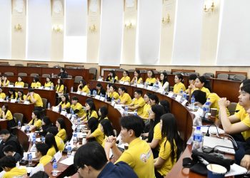 “Өсвөрийн парламент”-ын гишүүд чуулж, усны асуудлыг хэлэлцэн санал, дүгнэлтээ боловсрууллаа