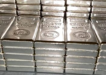 Алт, мөнгөний үнэ унажээ