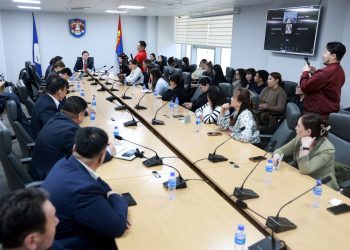 ҮЕ ТЭНГИЙН ДЭЭРЭЛХЭЛТИЙН ЭСРЭГ 22 СУРГУУЛЬ ХАМТАРЧ АЖИЛЛАНА