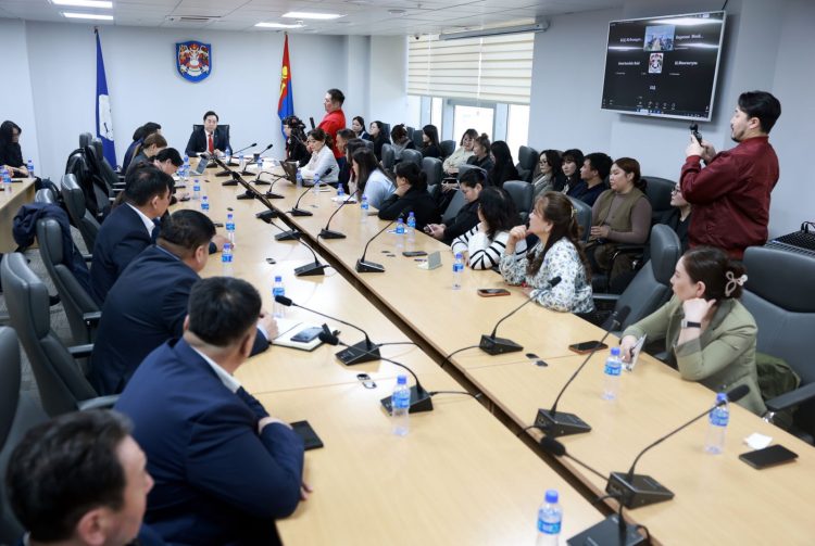 ҮЕ ТЭНГИЙН ДЭЭРЭЛХЭЛТИЙН ЭСРЭГ 22 СУРГУУЛЬ ХАМТАРЧ АЖИЛЛАНА