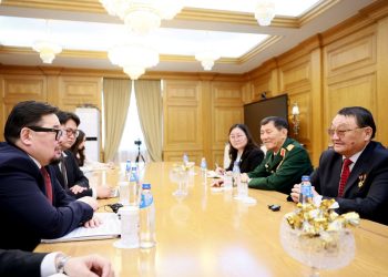 ЕРӨНХИЙ САЙД Г.ЗАНДАНШАТАР МОНГОЛ, ВЬЕТНАМ УЛСЫН САНСРЫН БААТРУУДЫГ ХҮЛЭЭН АВЧ УУЛЗЛАА