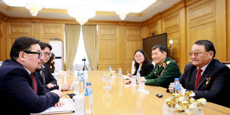 ЕРӨНХИЙ САЙД Г.ЗАНДАНШАТАР МОНГОЛ, ВЬЕТНАМ УЛСЫН САНСРЫН БААТРУУДЫГ ХҮЛЭЭН АВЧ УУЛЗЛАА