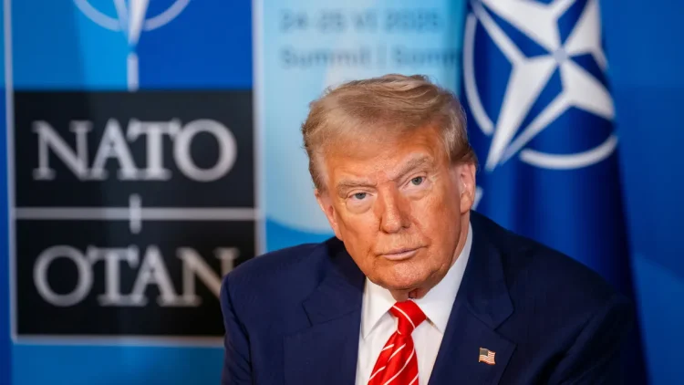 Д.Трамп АНУ-ыг НАТО-гоос гаргана гэж сүрдүүлэв