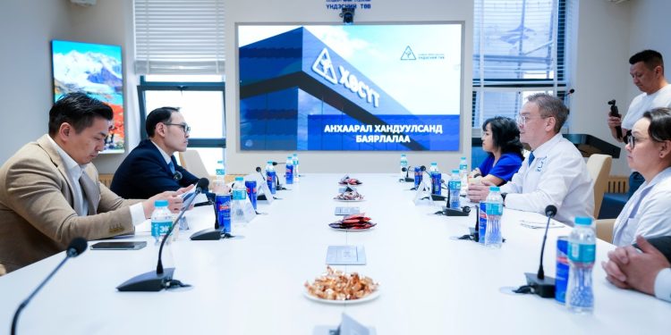 Эрүүл мэндийн сайд Э. Батшугар ХӨСҮТ-д ажиллажээ