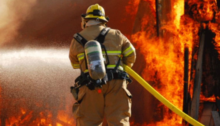 Баянзүрх дүүрэгт 3 өрөө байр бүрэн шатаж, утаажилтын бүсээс 123 иргэнийг гаргажээ