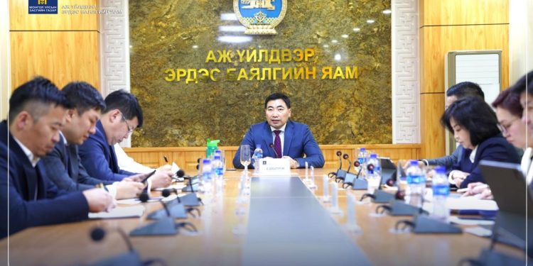 Аж үйлдвэр, эрдэс баялгийн яам ээлжит шуурхай хуралдаанаа зохион байгууллаа