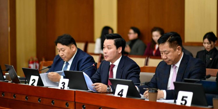 УИХ-ын гишүүнийг эгүүлэн татахтай холбоотой хуулийн төслийг чуулганаар хэлэлцэхийг Төрийн байгуулалтын Байнгын хороо 66.7 хувиар дэмжлээ