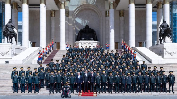 Монгол Улсын Ерөнхий сайд Н.Учрал генерал цолтнуудад хүндэтгэл үзүүллээ